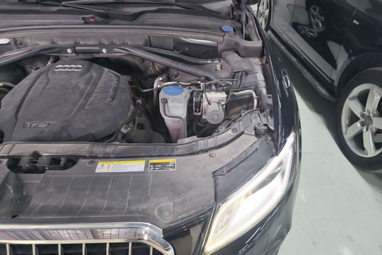 Used Audi Q5 2017 Plus 40 TFSI Ambition Model Engine Bay Left