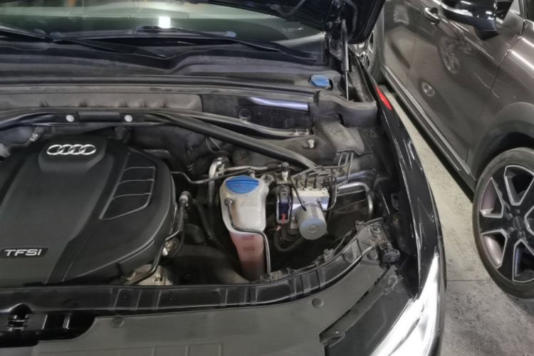 Used Audi Q5 2017 Plus 40 TFSI Ambition Model Engine Bay Left