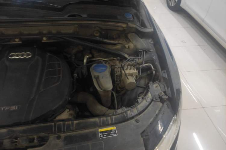 Used Audi Q5 2017 Plus 40 TFSI Comfort Model Engine Bay Left