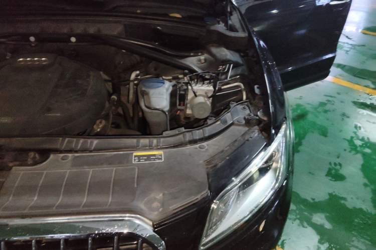 Used Audi Q5 2017 40 TFSI Comfort Model Engine Bay Left