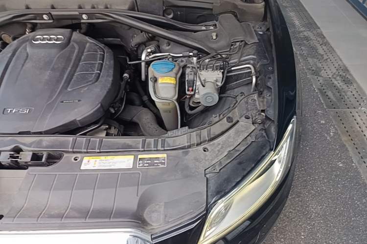 Used Audi Q5 2017 40 TFSI Technology Edition Engine Bay Left