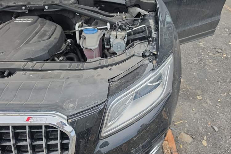 Used Audi Q5 2017 Plus 40 TFSI Ambition Model Engine Bay Left