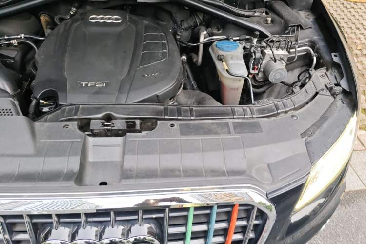 Used Audi Q5 2017 Plus 40 TFSI Ambition Model Engine Bay Left