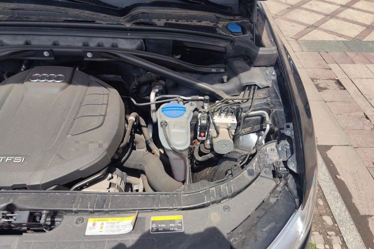 Used Audi Q5 2017 Plus 40 TFSI Ambition Model Engine Bay Left