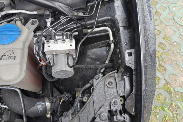 Used Audi Q5 2017 40 TFSI Comfort Model Engine Bay Left
