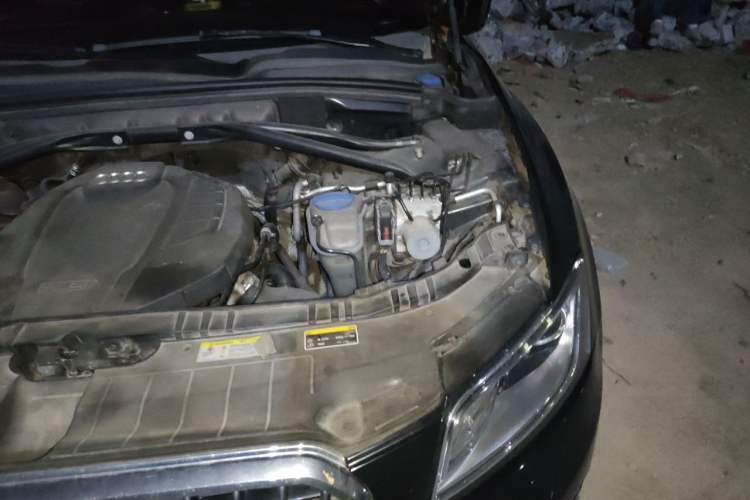 Used Audi Q5 2017 40 TFSI Comfort Model Engine Bay Left