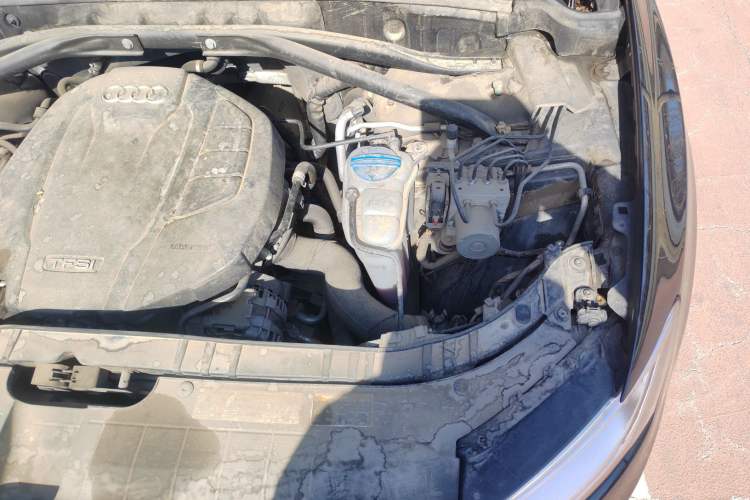 Used Audi Q5 2017 40 TFSI Technology Edition Engine Bay Left