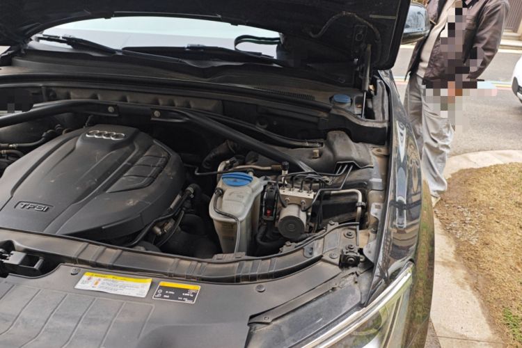 Used Audi Q5 2017 Plus 40 TFSI Ambition Model Engine Bay Left