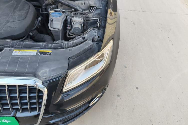 Used Audi Q5 2017 Plus 40 TFSI Ambition Model Engine Bay Left