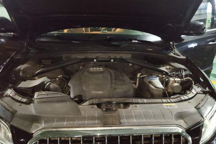 Used Audi Q5 2017 40 TFSI Comfort Model Engine Bay