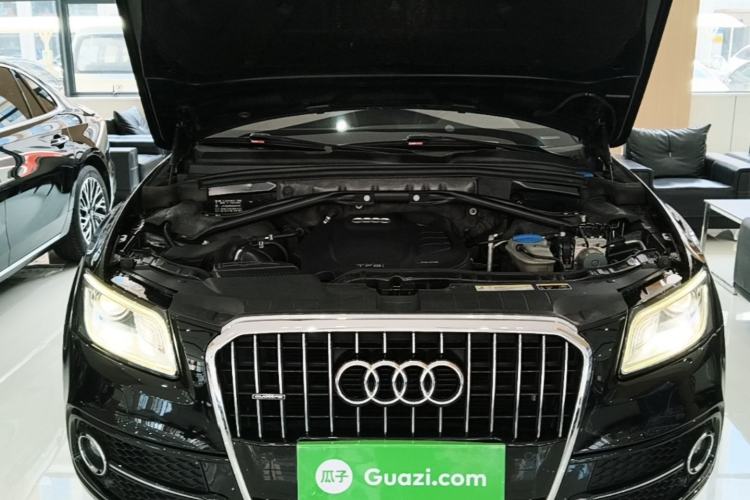 Used Audi Q5 2017 Plus 40 TFSI Ambition Model Engine Bay