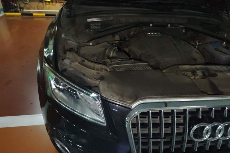 Used Audi Q5 2017 Plus 40 TFSI Ambition Model Engine Bay Right