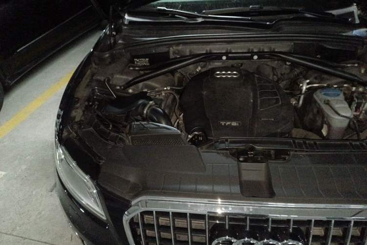 Used Audi Q5 2017 40 TFSI Technology Edition Engine Bay Right