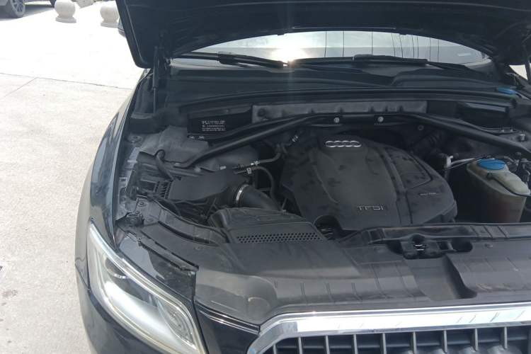 Used Audi Q5 2017 40 TFSI Comfort Model Engine Bay Right