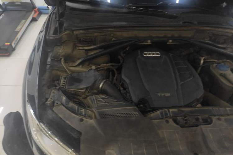 Used Audi Q5 2017 Plus 40 TFSI Comfort Model Engine Bay Right