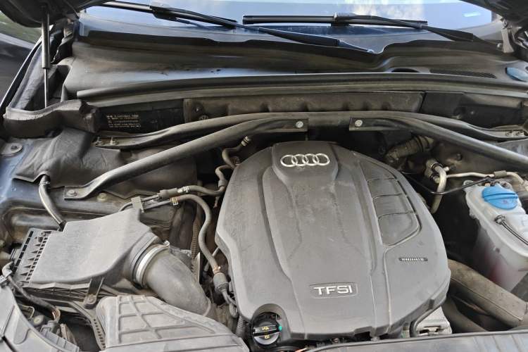 Used Audi Q5 2017 40 TFSI Technology Edition Engine Bay Right