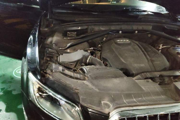 Used Audi Q5 2017 40 TFSI Comfort Model Engine Bay Right