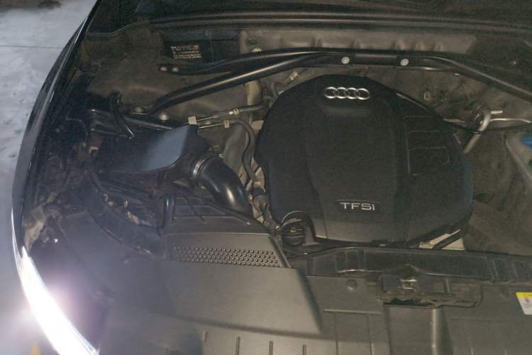Used Audi Q5 2017 40 TFSI Comfort Model Engine Bay Right