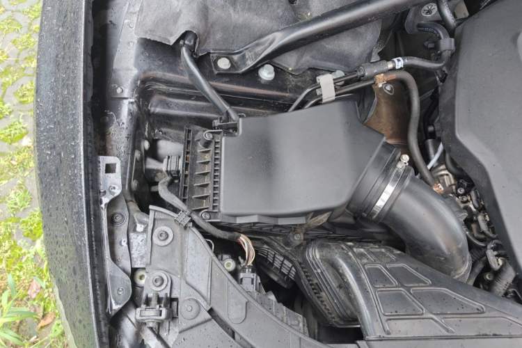 Used Audi Q5 2017 40 TFSI Comfort Model Engine Bay Right
