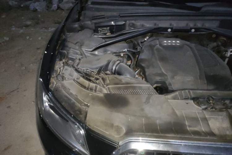 Used Audi Q5 2017 40 TFSI Comfort Model Engine Bay Right