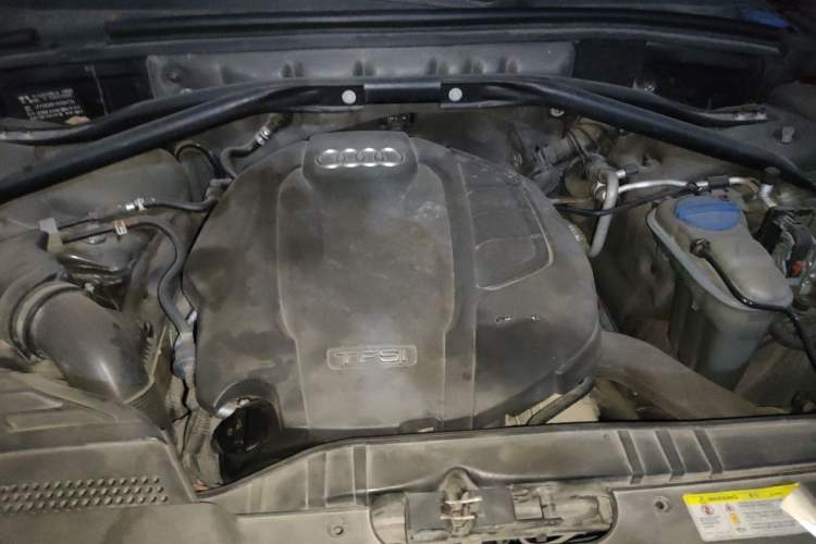 Used Audi Q5 2017 40 TFSI Comfort Model Engine Bay
