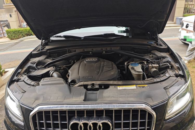 Used Audi Q5 2017 Plus 40 TFSI Ambition Model Engine Bay