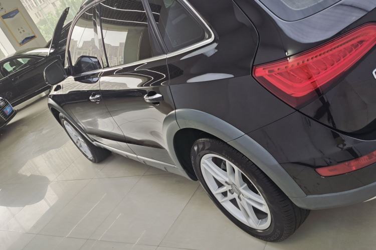 Used Audi Q5 2017 Plus 40 TFSI Technology Model Exterior 2