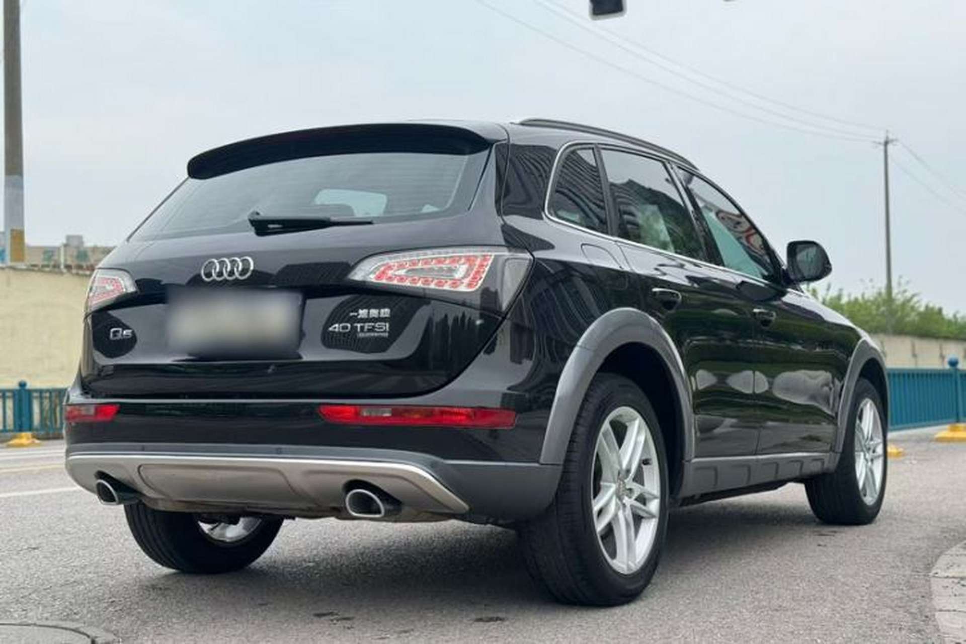 Used Audi Q5 2017 Plus 40 TFSI Technology Model Exterior 3