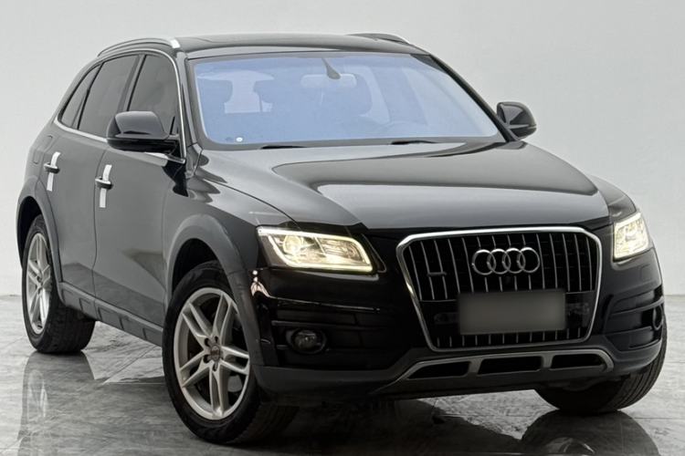Used Audi Q5 2017 Plus 40 TFSI Technology Model Exterior 3