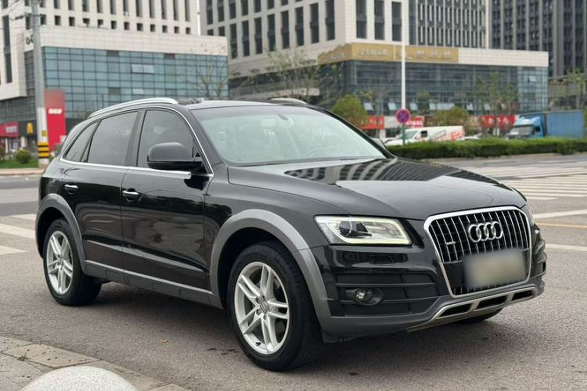 Used Audi Q5 2017 Plus 40 TFSI Technology Model Exterior 4