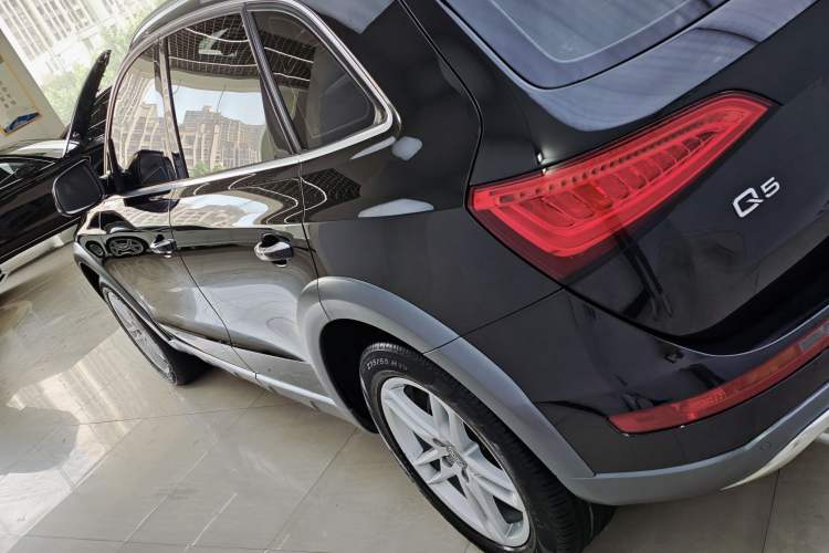 Used Audi Q5 2017 Plus 40 TFSI Technology Model Exterior 5