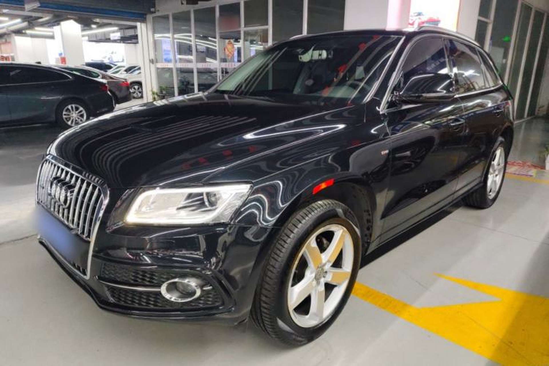 Used Audi Q5 2017 Plus 40 TFSI Ambition Model Front Left 45 Deg