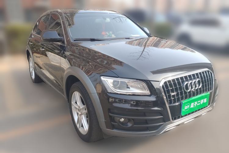 Used Audi Q5 2017 Plus 40 TFSI Technology Model Front Right 45 Deg