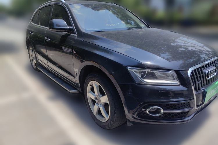 Used Audi Q5 2017 Plus 40 TFSI Ambition Model Front Right 45 Deg
