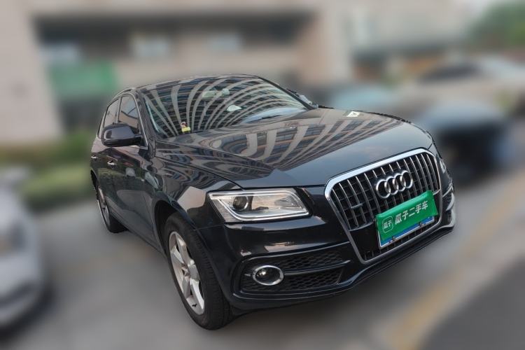 Used Audi Q5 2017 Plus 40 TFSI Ambition Model Front Right 45 Deg