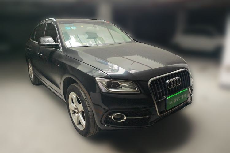 Used Audi Q5 2017 Plus 40 TFSI Ambition Model Front Right 45 Deg