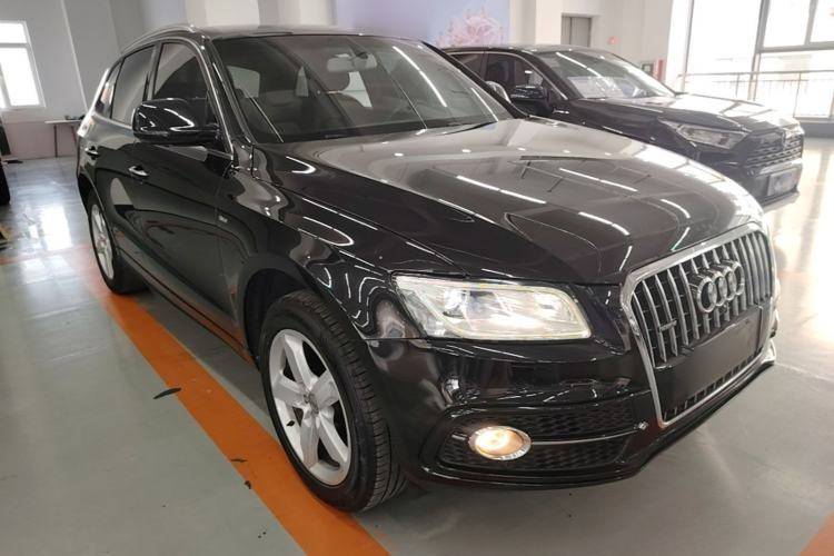 Used Audi Q5 2017 Plus 40 TFSI Ambition Model Front Right 45 Deg
