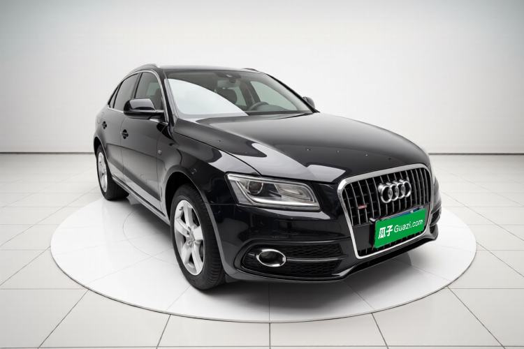 Used Audi Q5 2017 Plus 40 TFSI Ambition Model Front Right 45 Deg