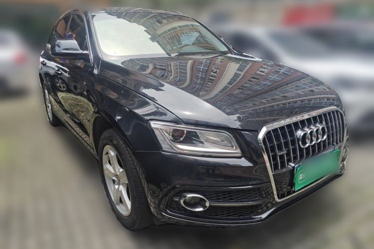 Used Audi Q5 2017 Plus 40 TFSI Ambition Model Front Right 45 Deg
