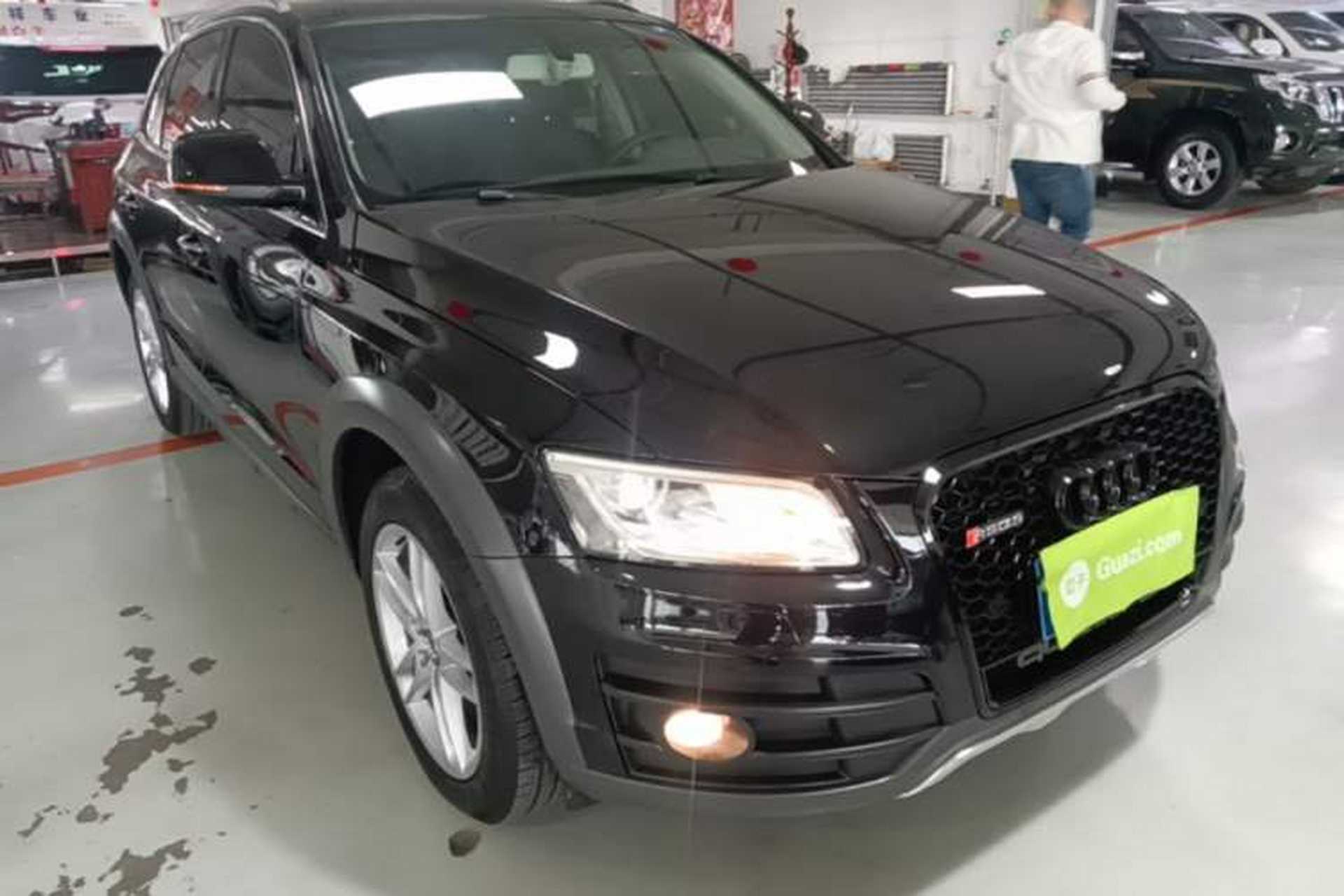 Used Audi Q5 2017 Plus 40 TFSI Technology Model Front Right 45 Deg