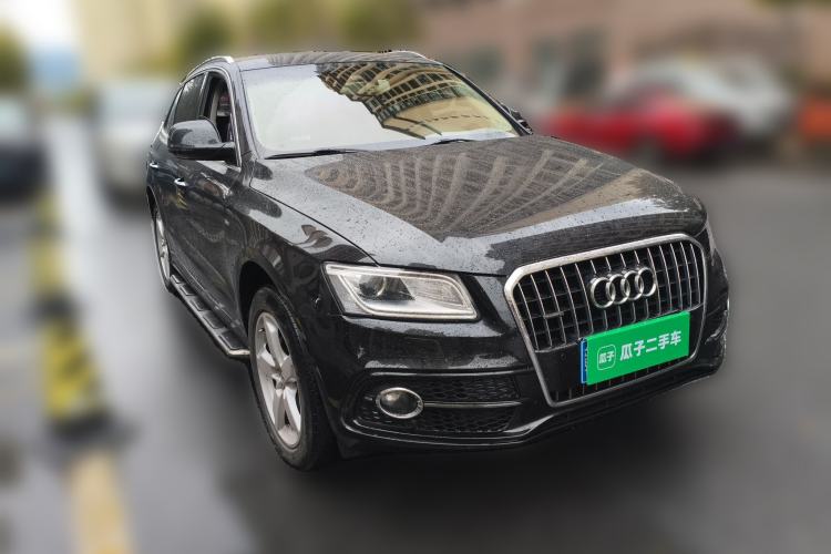 Used Audi Q5 2017 Plus 40 TFSI Ambition Model Front Right 45 Deg