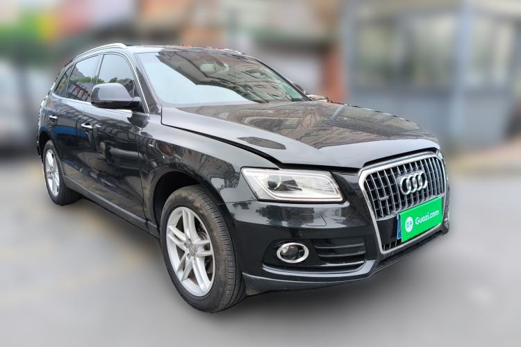 Used Audi Q5 2017 40 TFSI Comfort Model Front Right 45 Deg