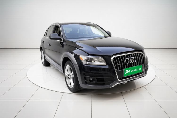 Used Audi Q5 2017 Plus 40 TFSI Technology Model Front Right 45 Deg
