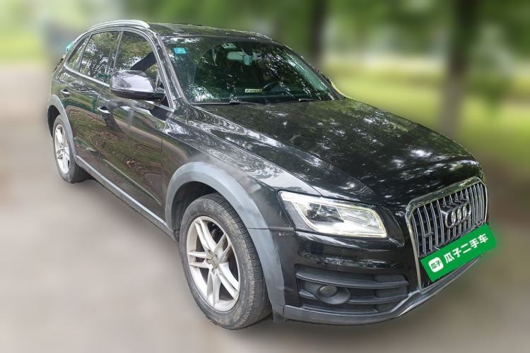 Used Audi Q5 2017 Plus 40 TFSI Technology Model Front Right 45 Deg