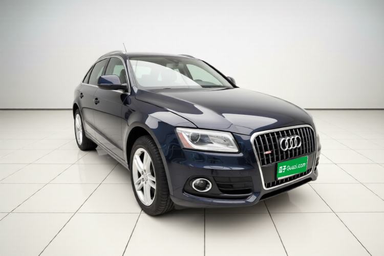 Used Audi Q5 2017 Plus 40 TFSI Ambition Model Front Right 45 Deg
