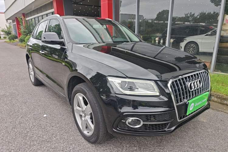 Used Audi Q5 2017 Plus 40 TFSI Ambition Model Front Right 45 Deg