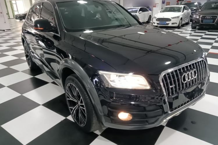 Used Audi Q5 2017 Plus 40 TFSI Technology Model Front Right 45 Deg