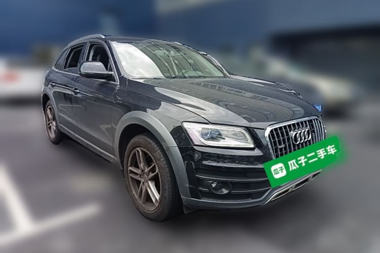 Used Audi Q5 2017 40 TFSI Comfort Model Front Right 45 Deg