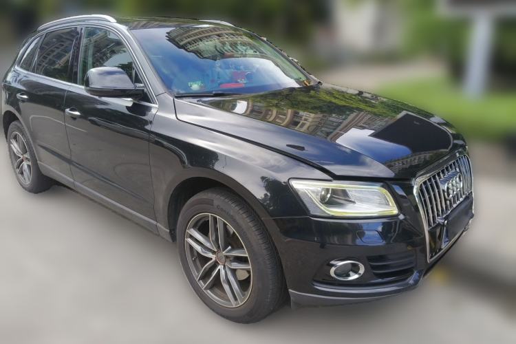 Used Audi Q5 2017 Plus 40 TFSI Ambition Model Front Right 45 Deg