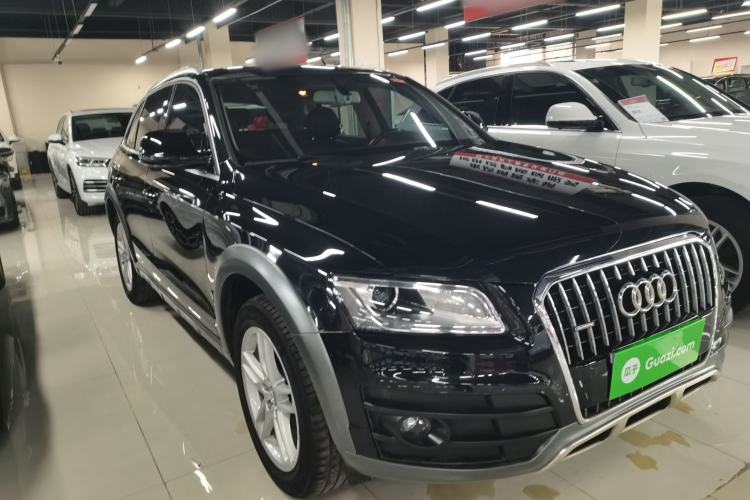 Used Audi Q5 2017 Plus 40 TFSI Technology Model Front Right 45 Deg